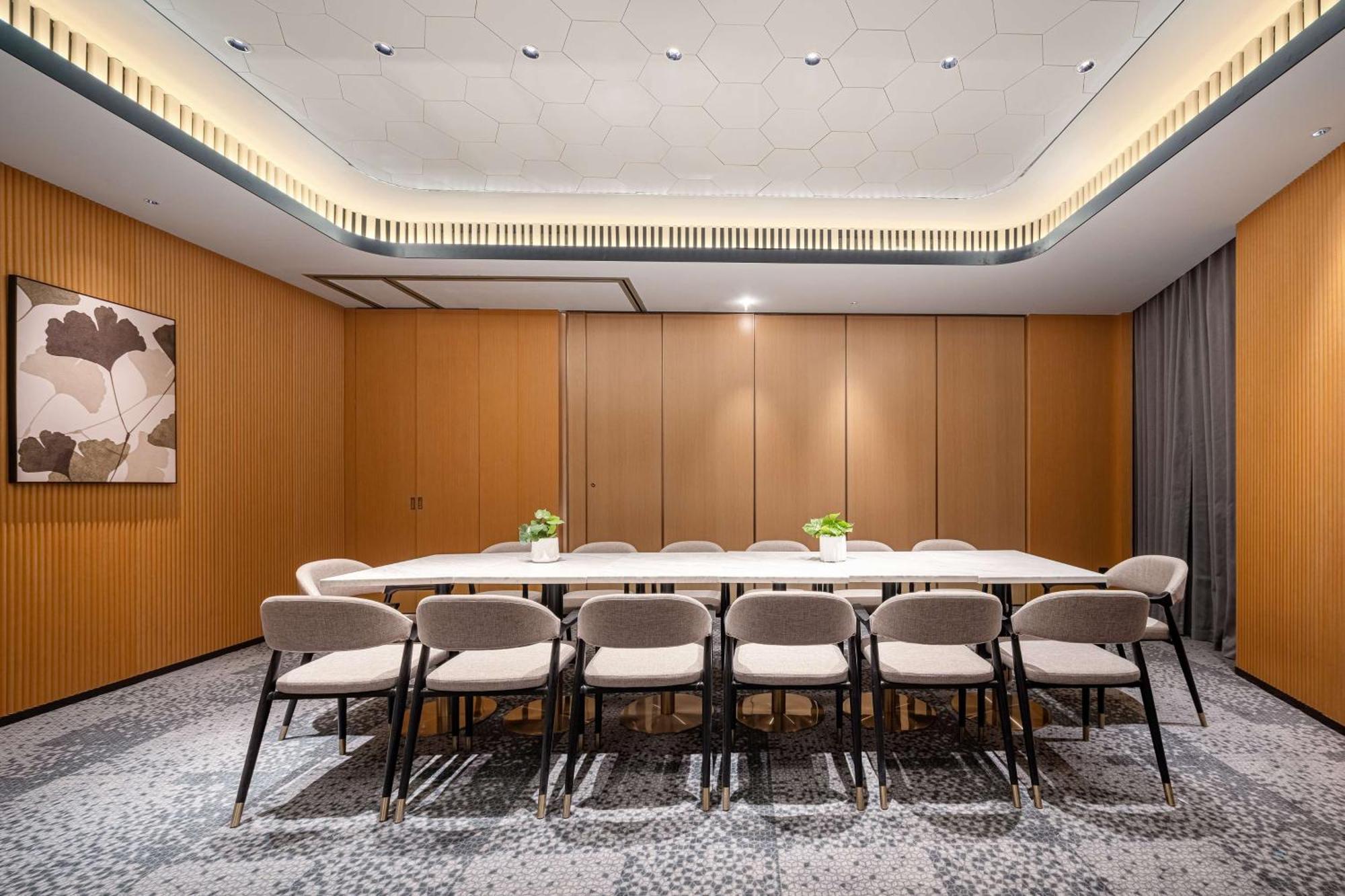 Hilton Garden Temple Of Heaven East Gate Station Hotel 4*