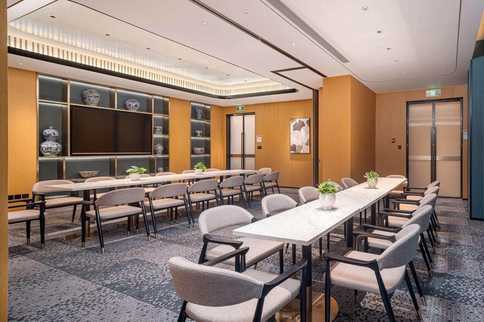 Hotel Hilton Garden Temple Of Heaven East Gate Station 4*